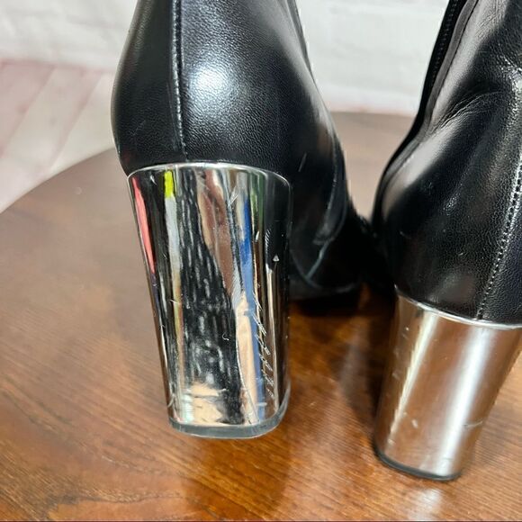 7 (37) YVES SAINT LAURENT PARIS (YSL) buttery soft leather ankle booties… - Picture 5 of 11